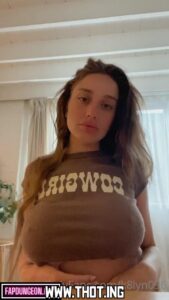 K8lyn096 Busty Babe Huge Breasts Curvy Body Tweeter Huge Ass